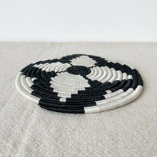 Load image into Gallery viewer, Sikonge Trivet