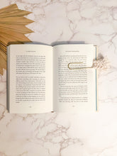 Load image into Gallery viewer, Macrame Bookmark