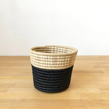 Load image into Gallery viewer, Gasave Basket Planter