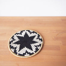 Load image into Gallery viewer, Chwele Trivet