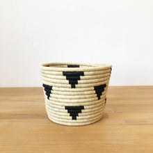 Load image into Gallery viewer, Mirango Basket Planter
