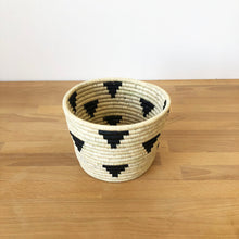 Load image into Gallery viewer, Mirango Basket Planter
