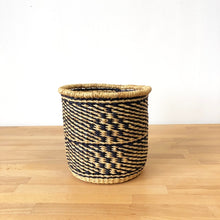 Load image into Gallery viewer, Waste Basket: Elmina
