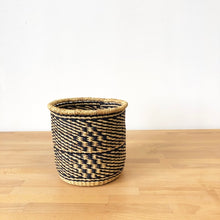 Load image into Gallery viewer, Waste Basket: Elmina
